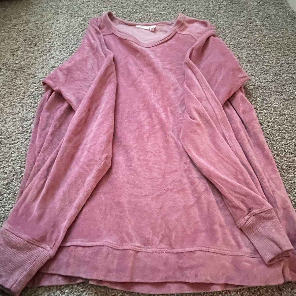 Pink velvety wilt pullover